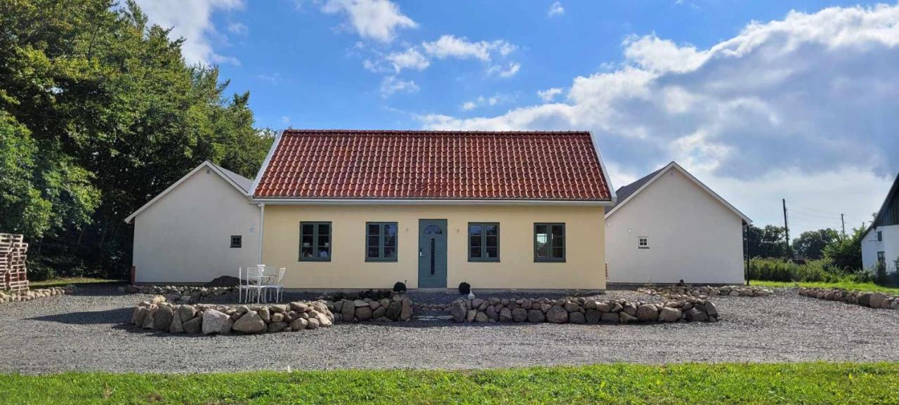 Litet Hus I Mysig By Naera Havet Villa อึสตัด ภายนอก รูปภาพ