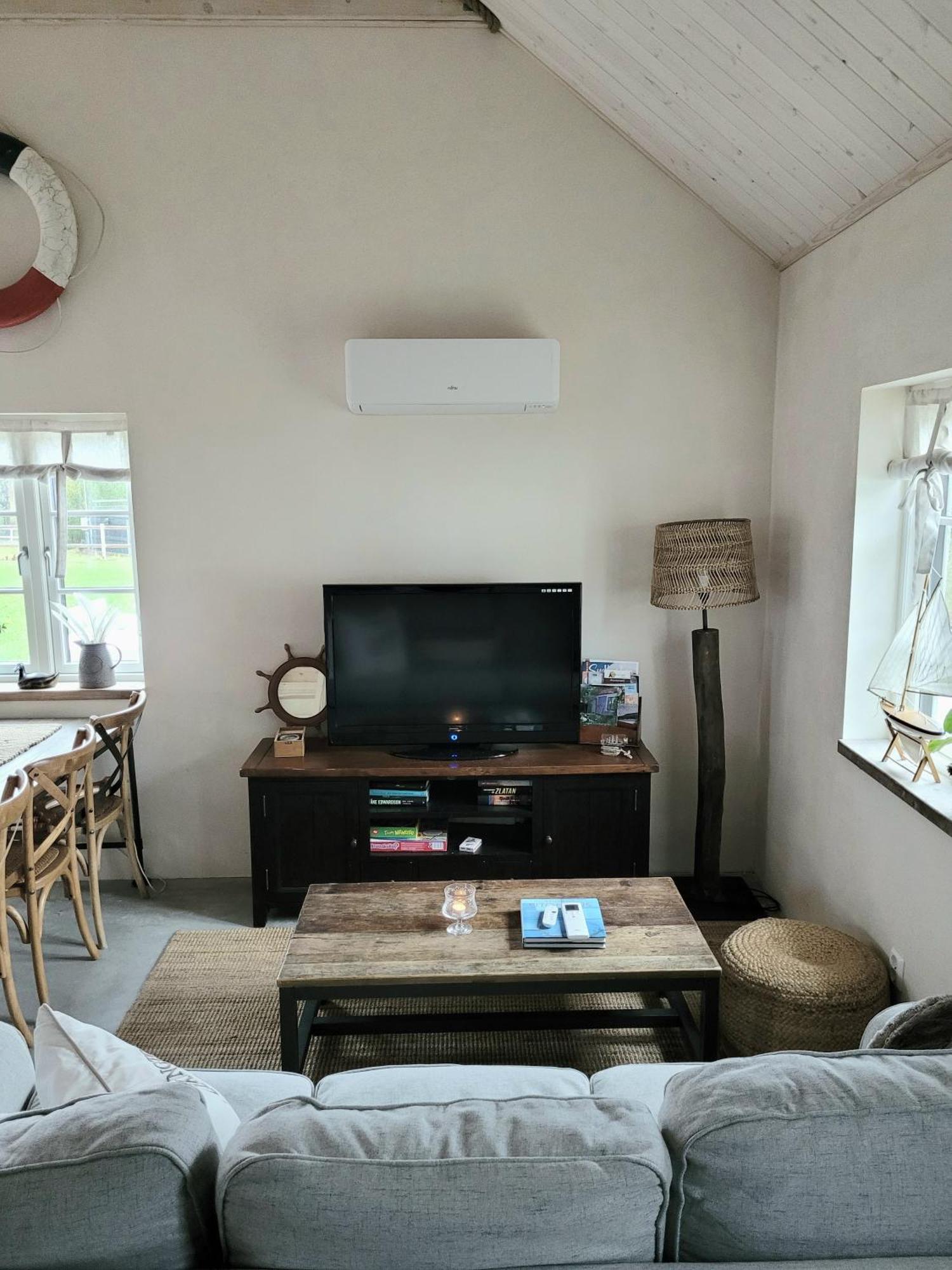 Litet Hus I Mysig By Naera Havet Villa อึสตัด ภายนอก รูปภาพ