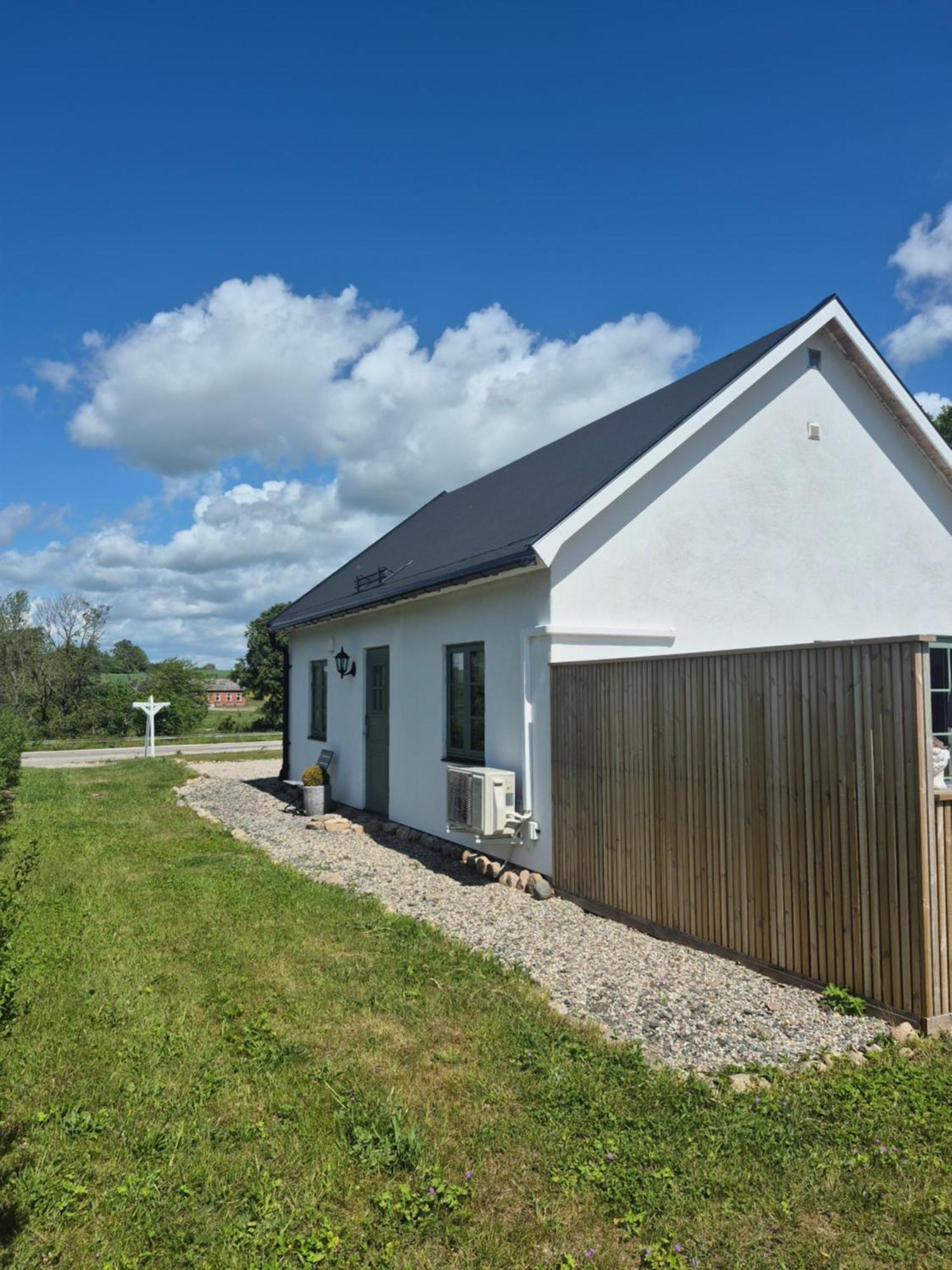 Litet Hus I Mysig By Naera Havet Villa อึสตัด ภายนอก รูปภาพ